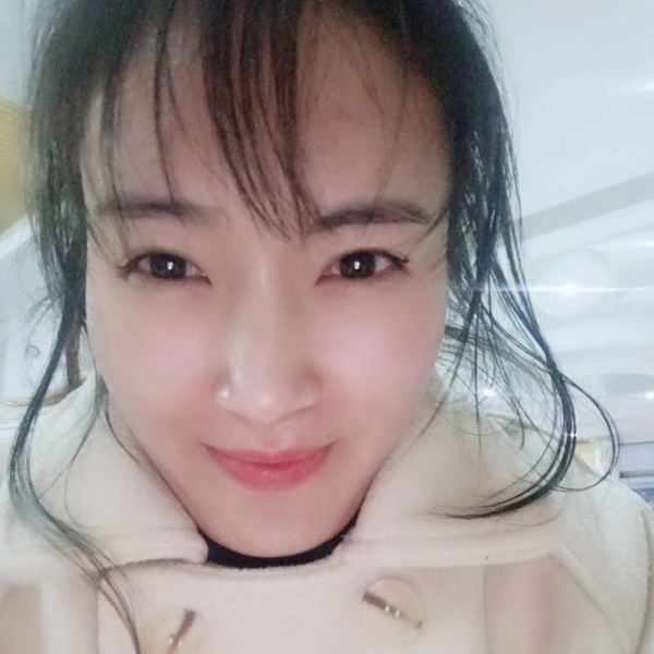 是这个姑娘娅娅的照片