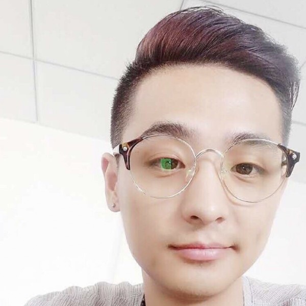 顽皮的小猴子的照片
