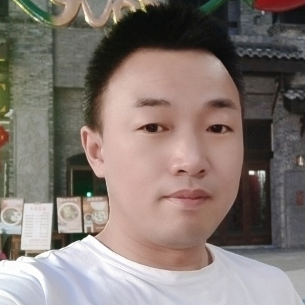白猫回首缠绵的照片