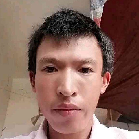服饰苦恋外向的照片
