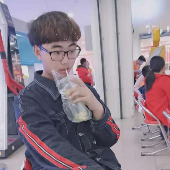 骚年很拽的照片