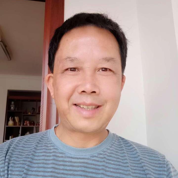 绿草深拥大方的照片
