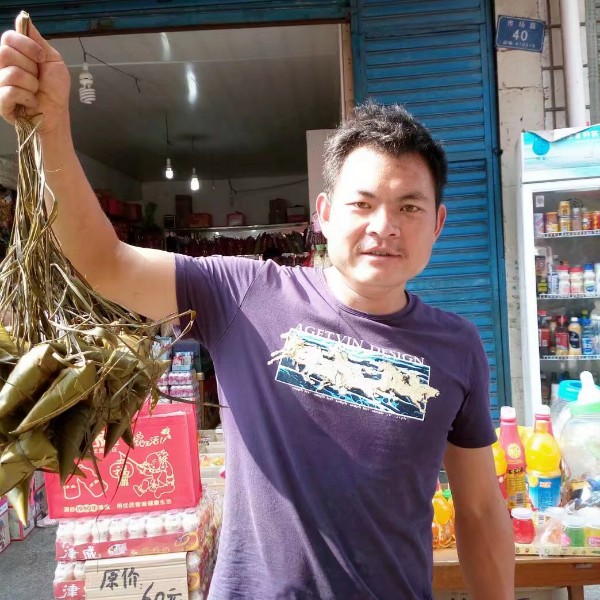 短靴扯一个人的照片