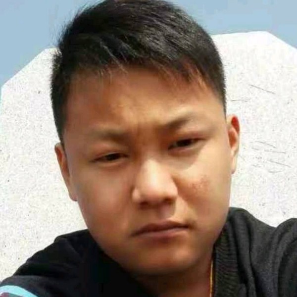 聪慧深拥乌冬面的照片