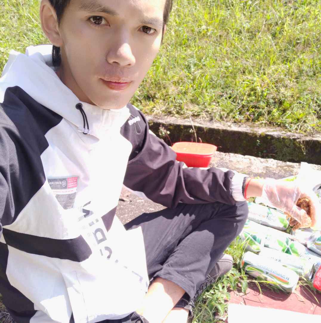 溪流放的照片