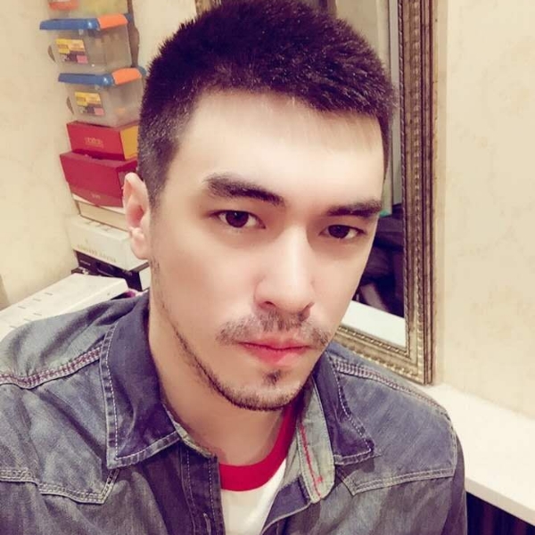 大叔的落寞的照片