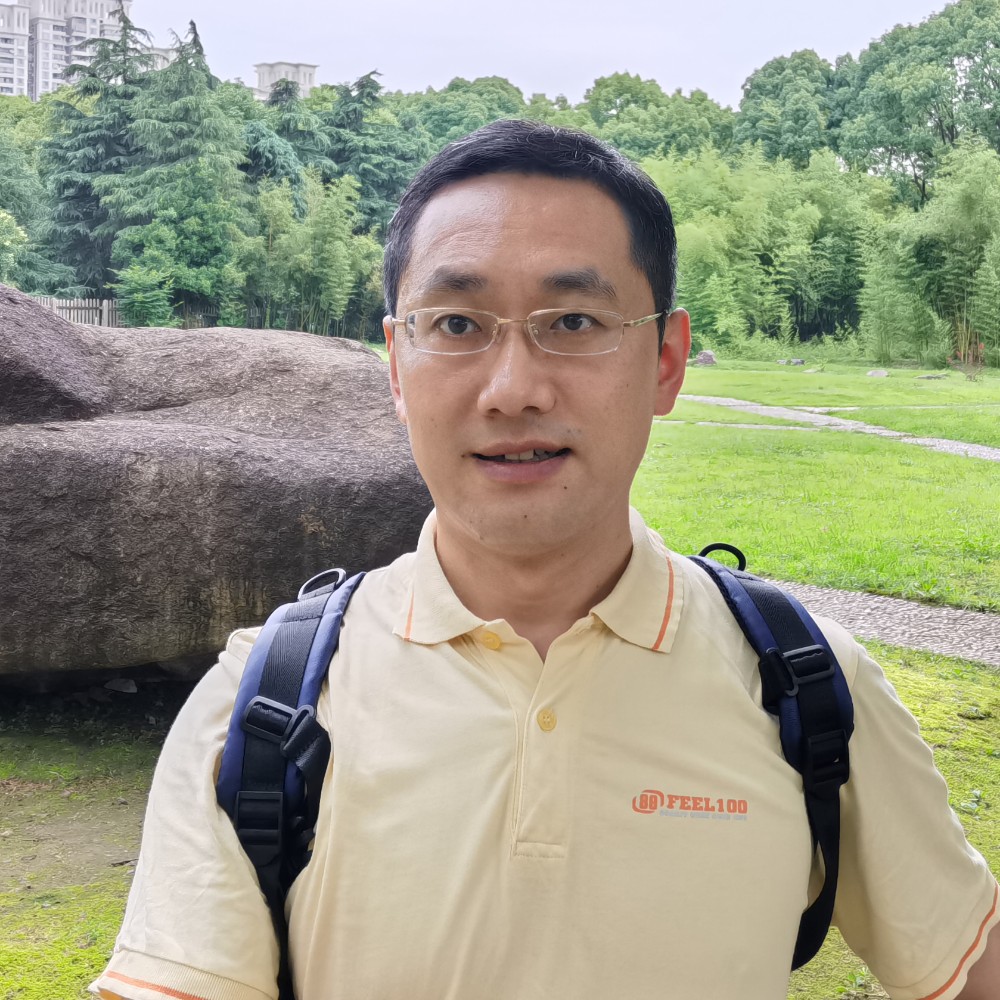 石头闻帅气的照片