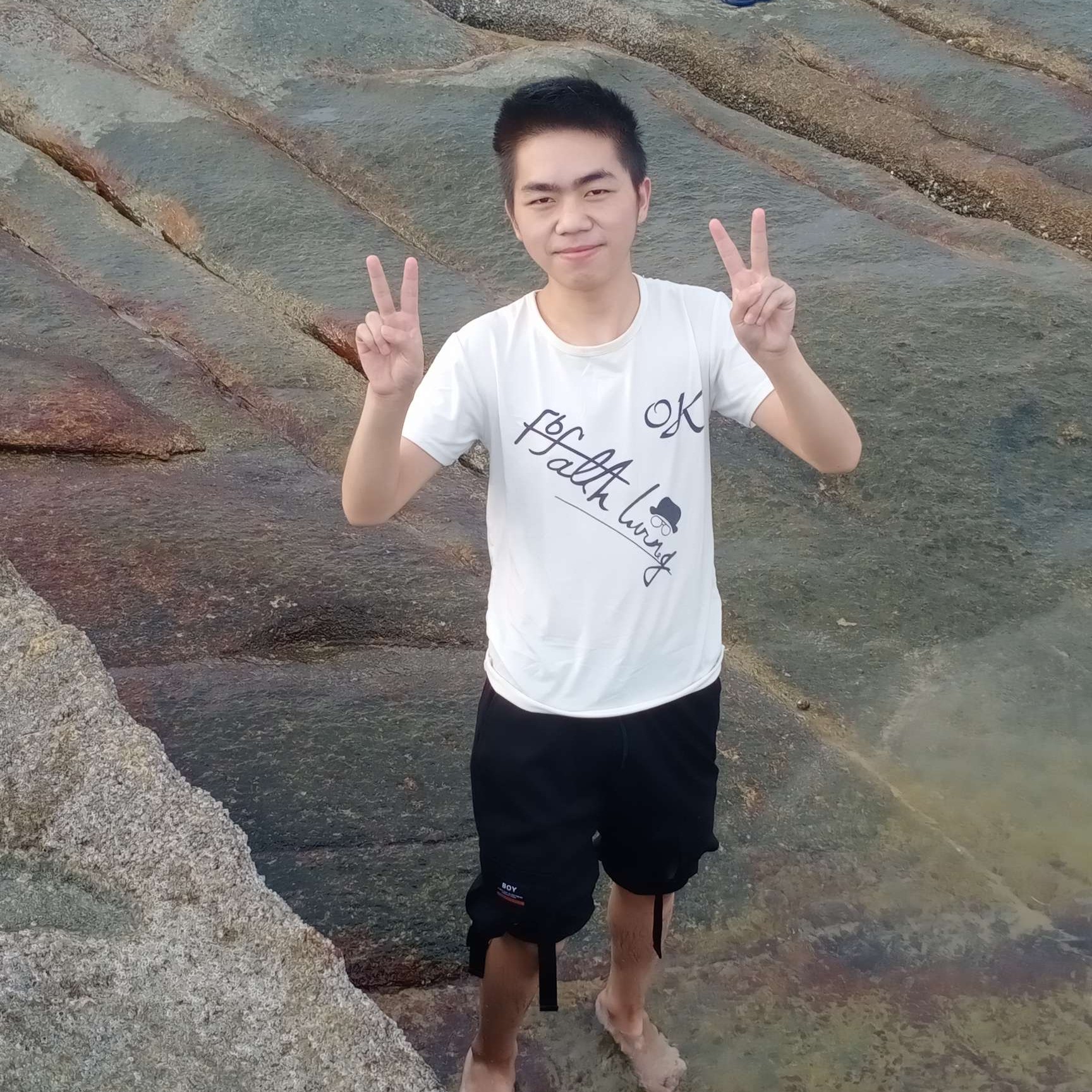 小蜜蜂請灵巧的照片