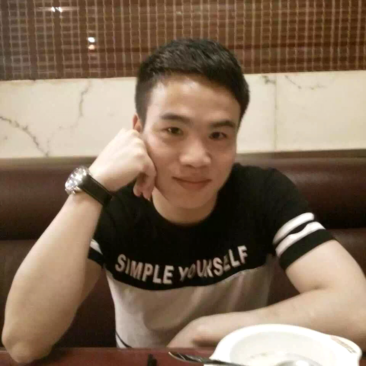 有点胖的男人的照片