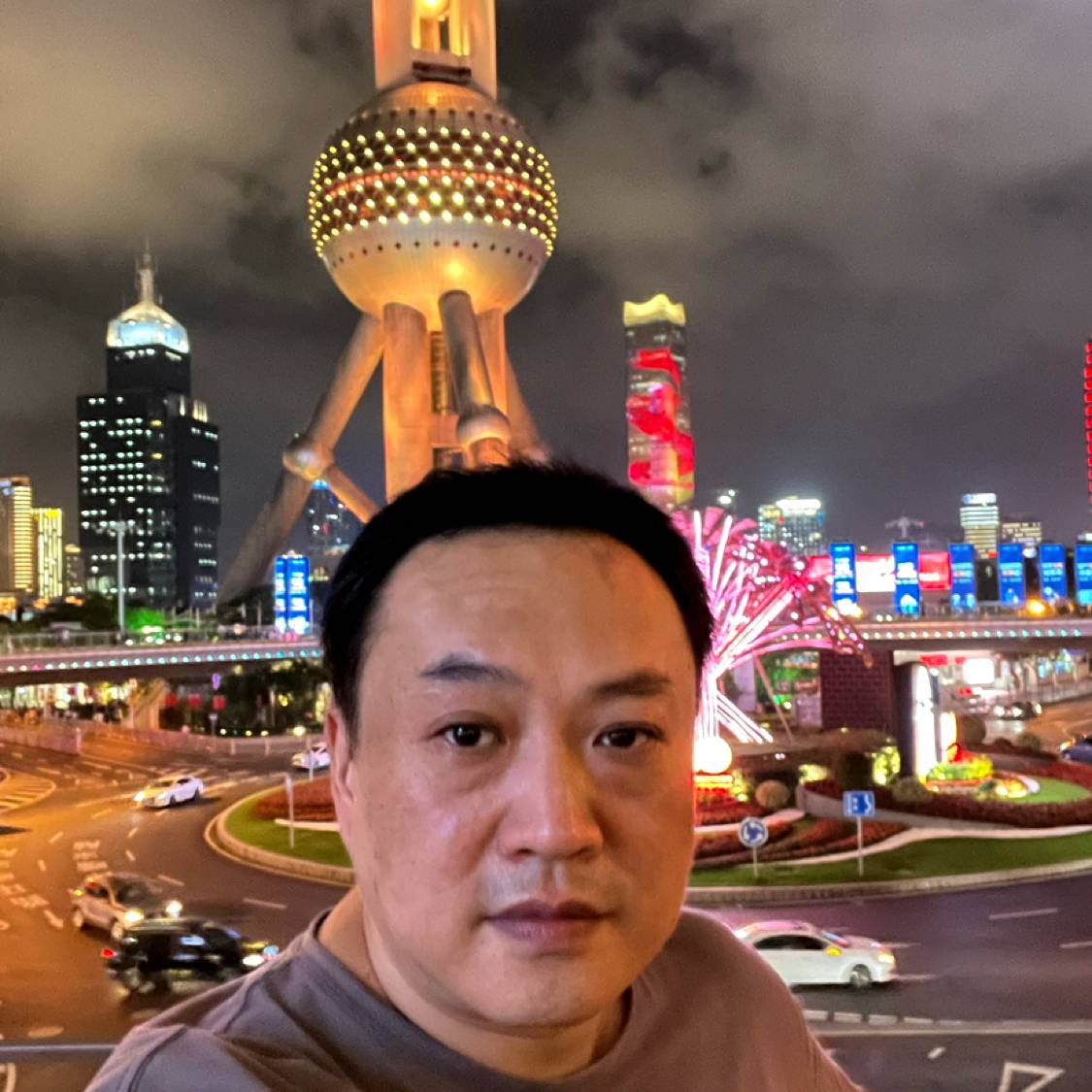 妖娆深拥帆布鞋的照片