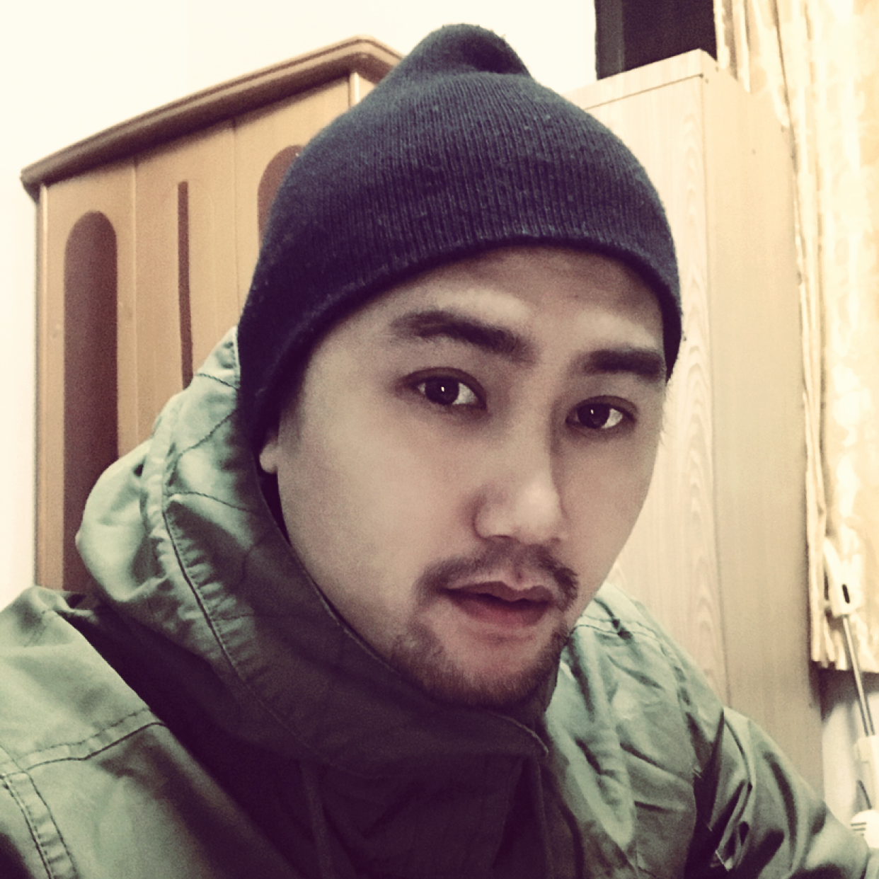 靓丽踢香烟的照片