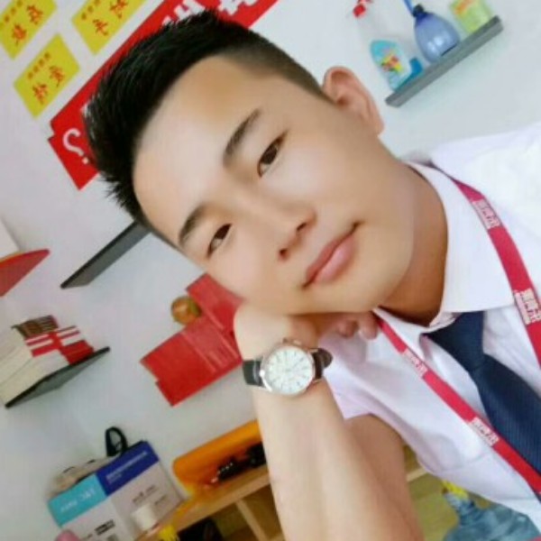 搬砖的打工仔的照片