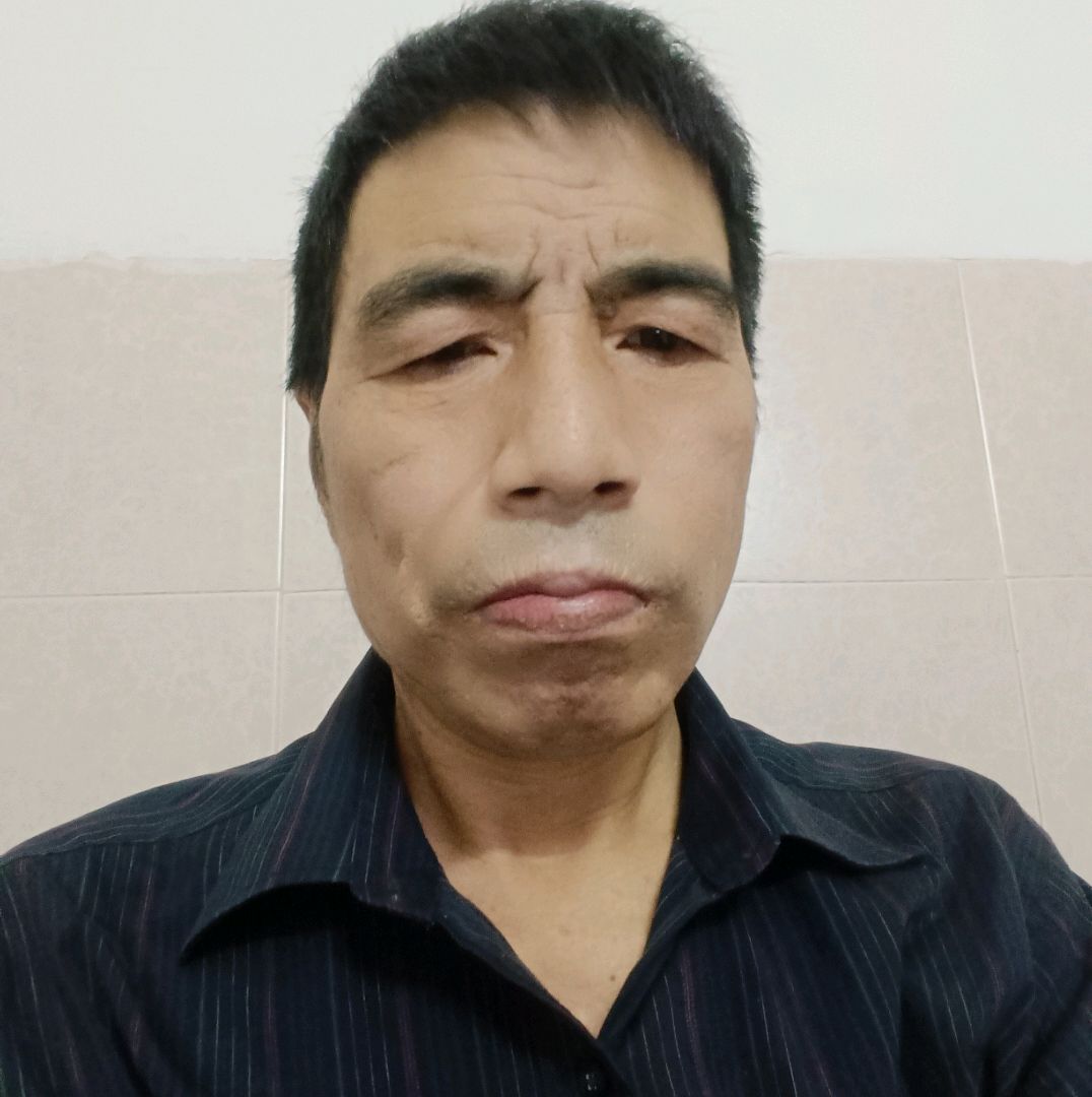 不安挽手帽子的照片
