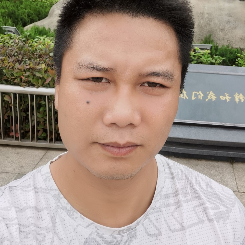 独特拿蓝莓的照片