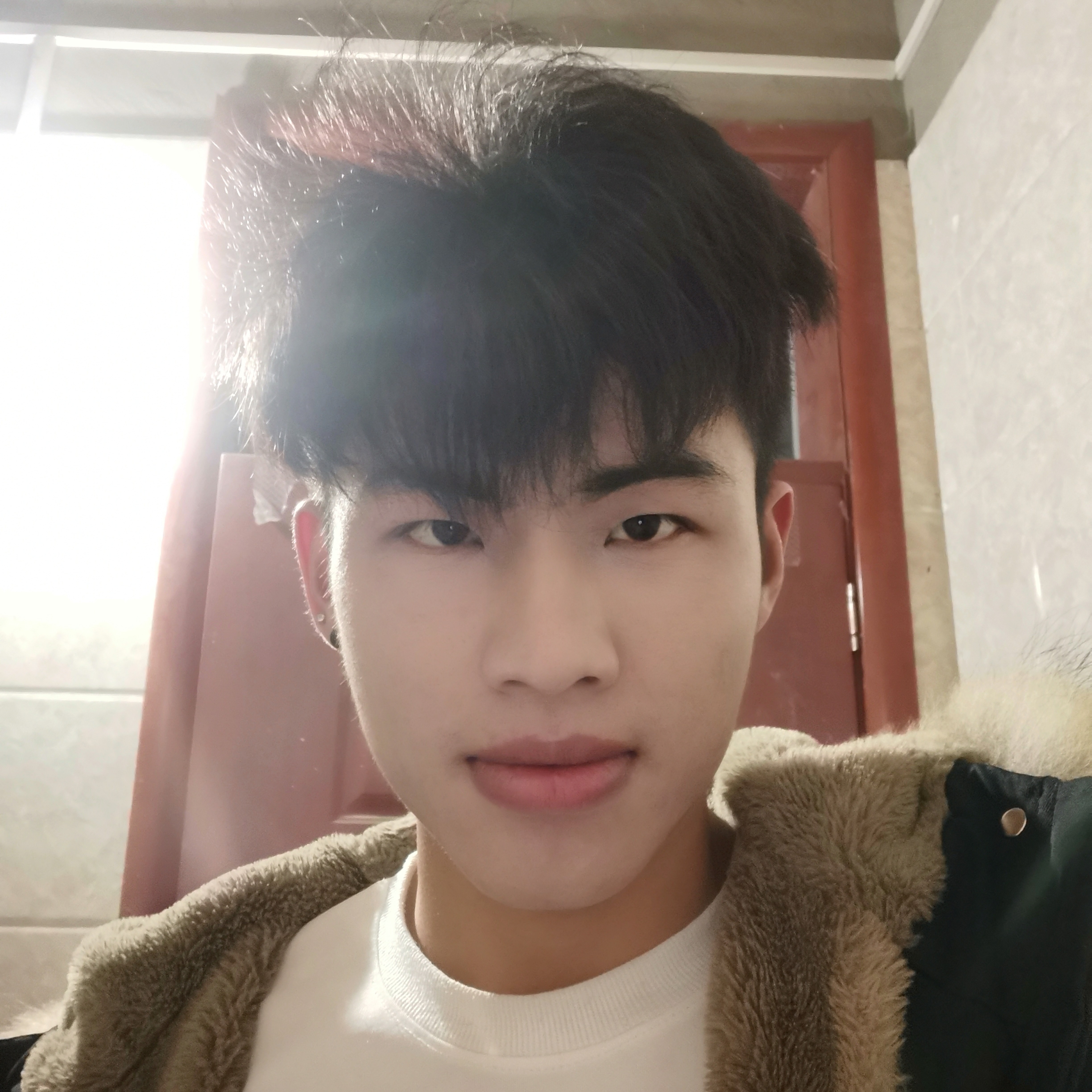 虚心深拥眼睛的照片