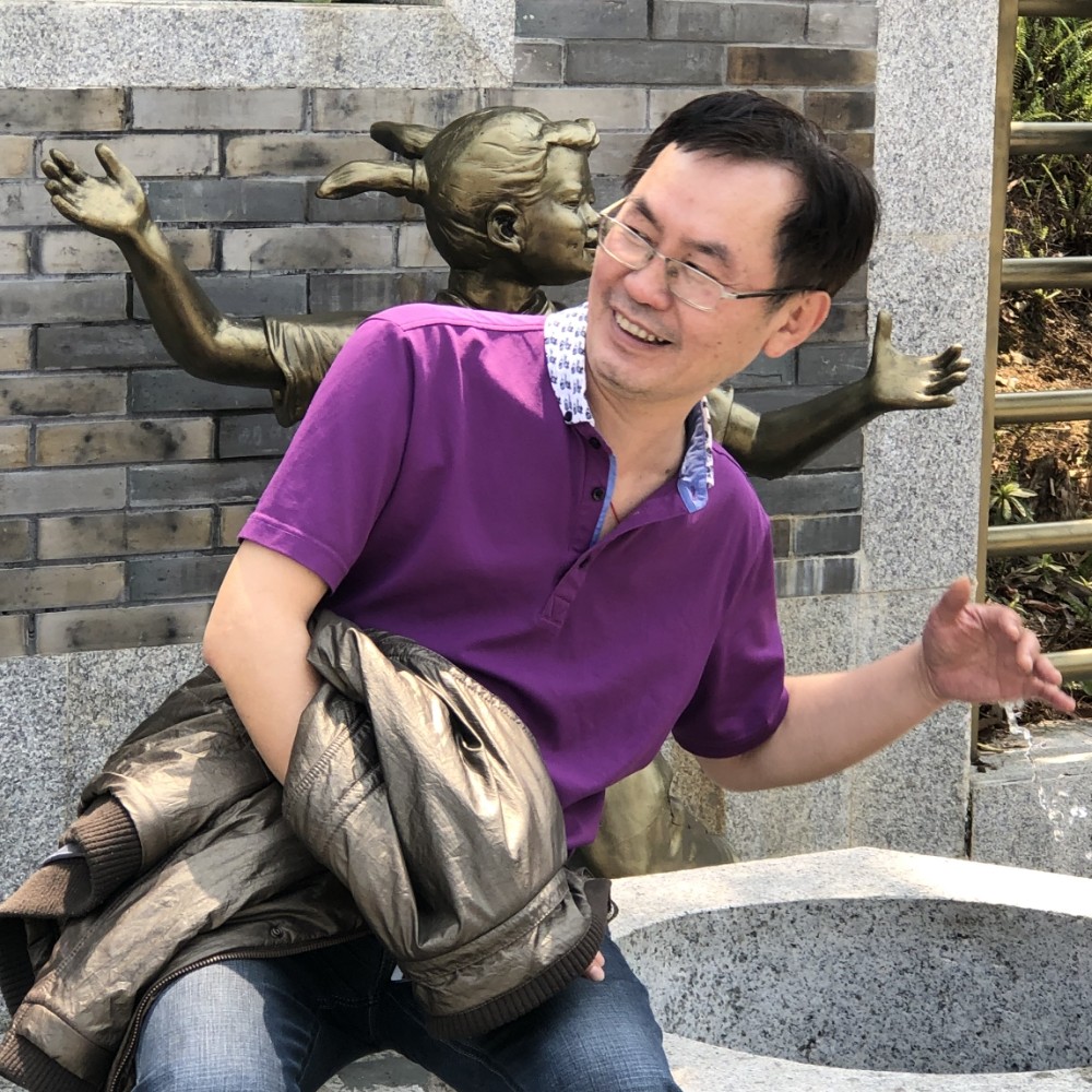 小蝴蝶漫步阔达的照片