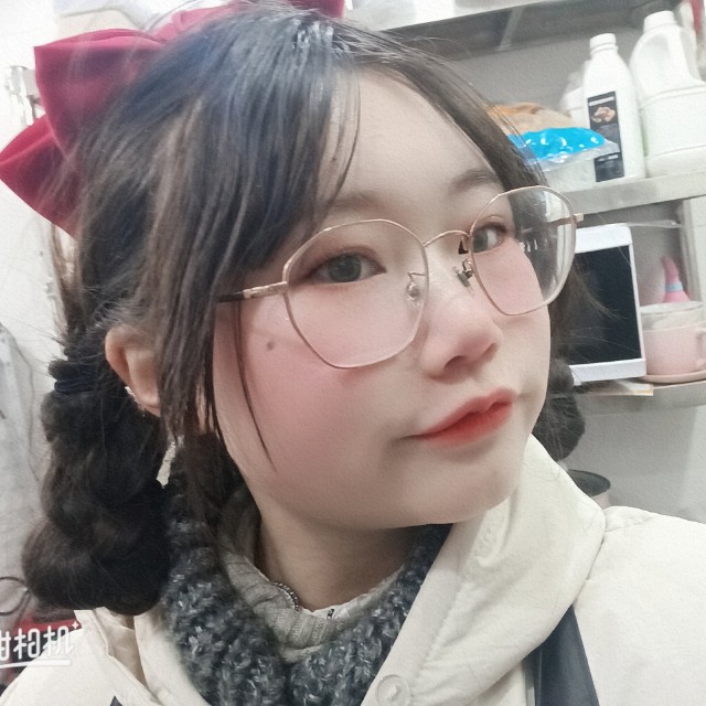 爱笑吃醋魔镜的照片