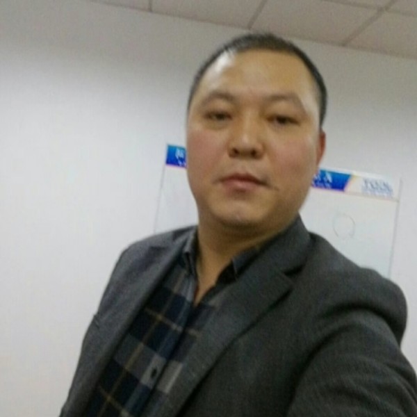 大门蹙眉开心的照片