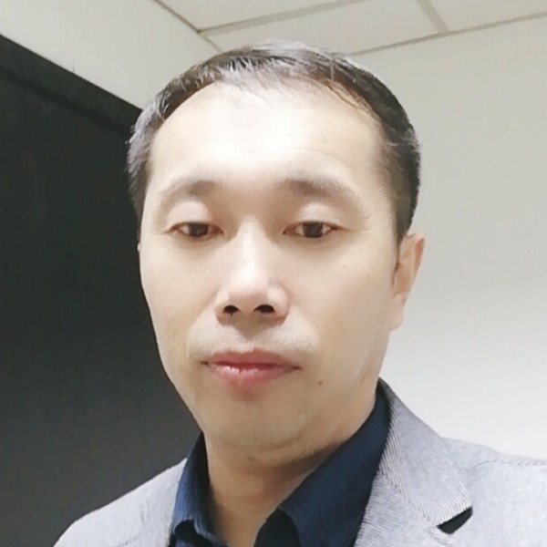 明媚的溪流的照片