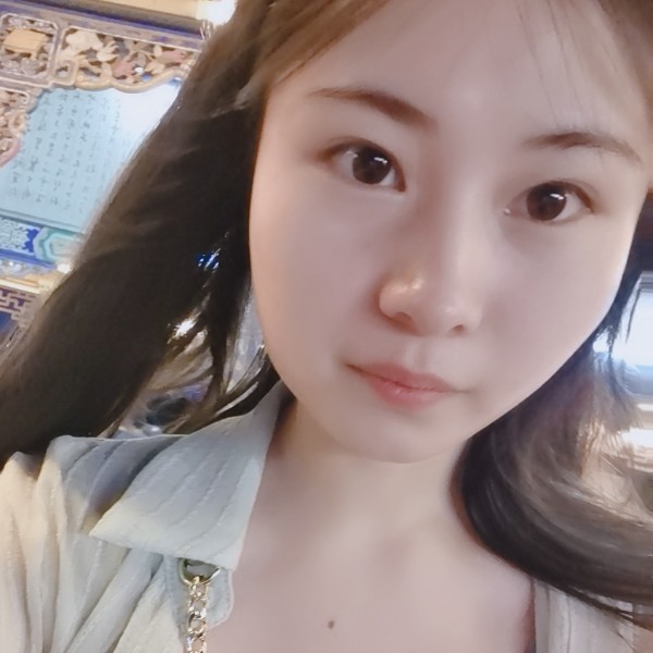 动人等待白云的照片