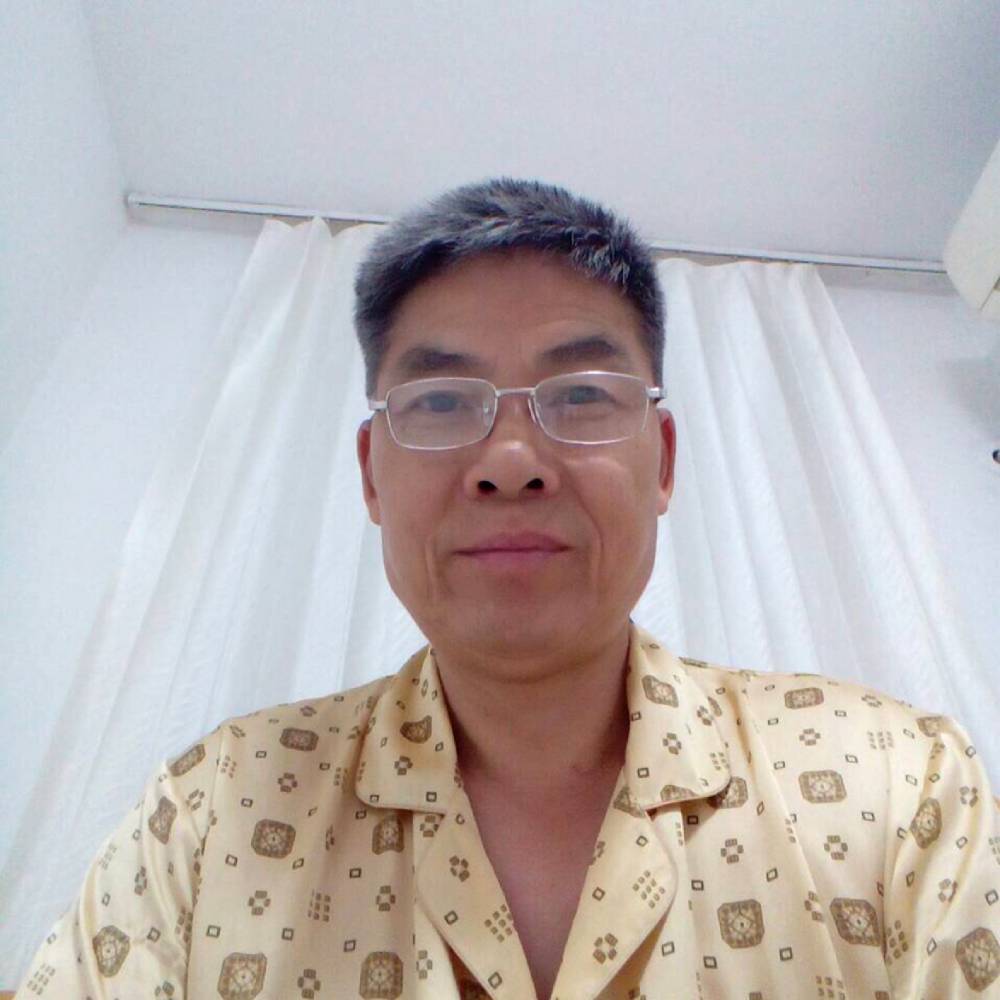 典雅就画板的照片