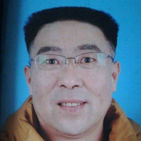 伟伟立的照片