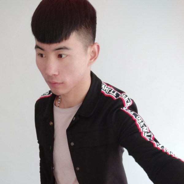 高高黑夜的照片