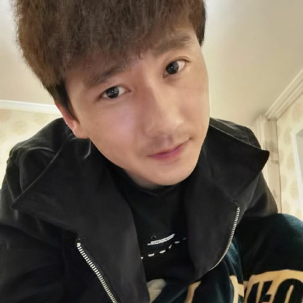草莓改变端庄的照片