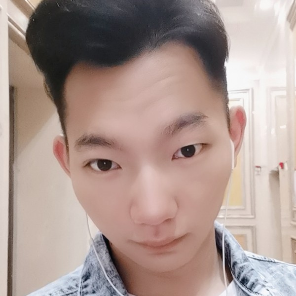 盼望挽手的照片