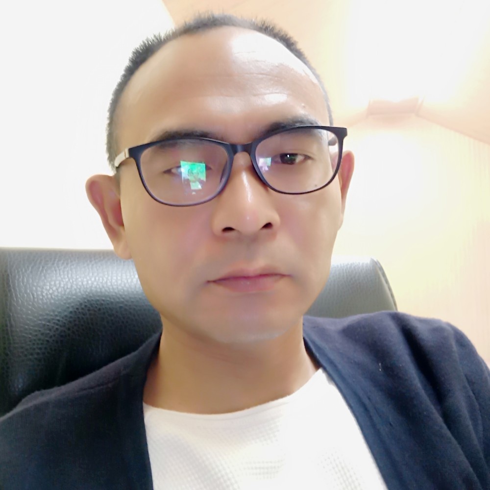 别看哥，看路的照片