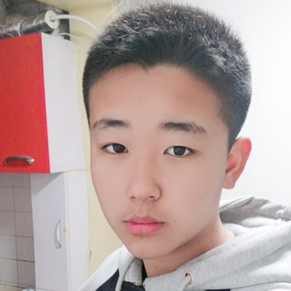 害羞吃醋宝贝的照片