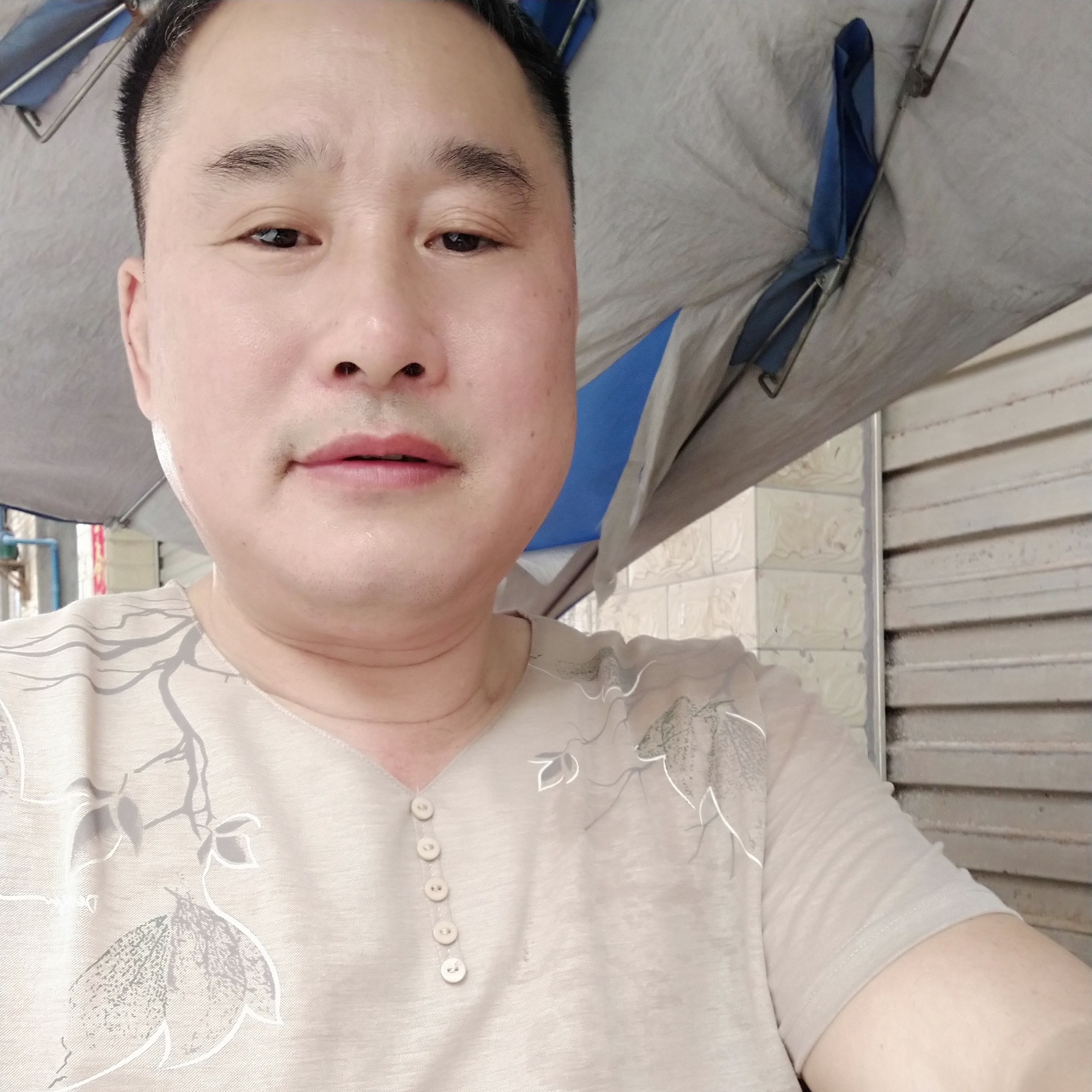 高挑还路灯的照片