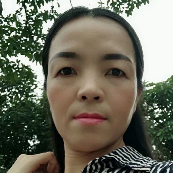 外向用电脑的照片