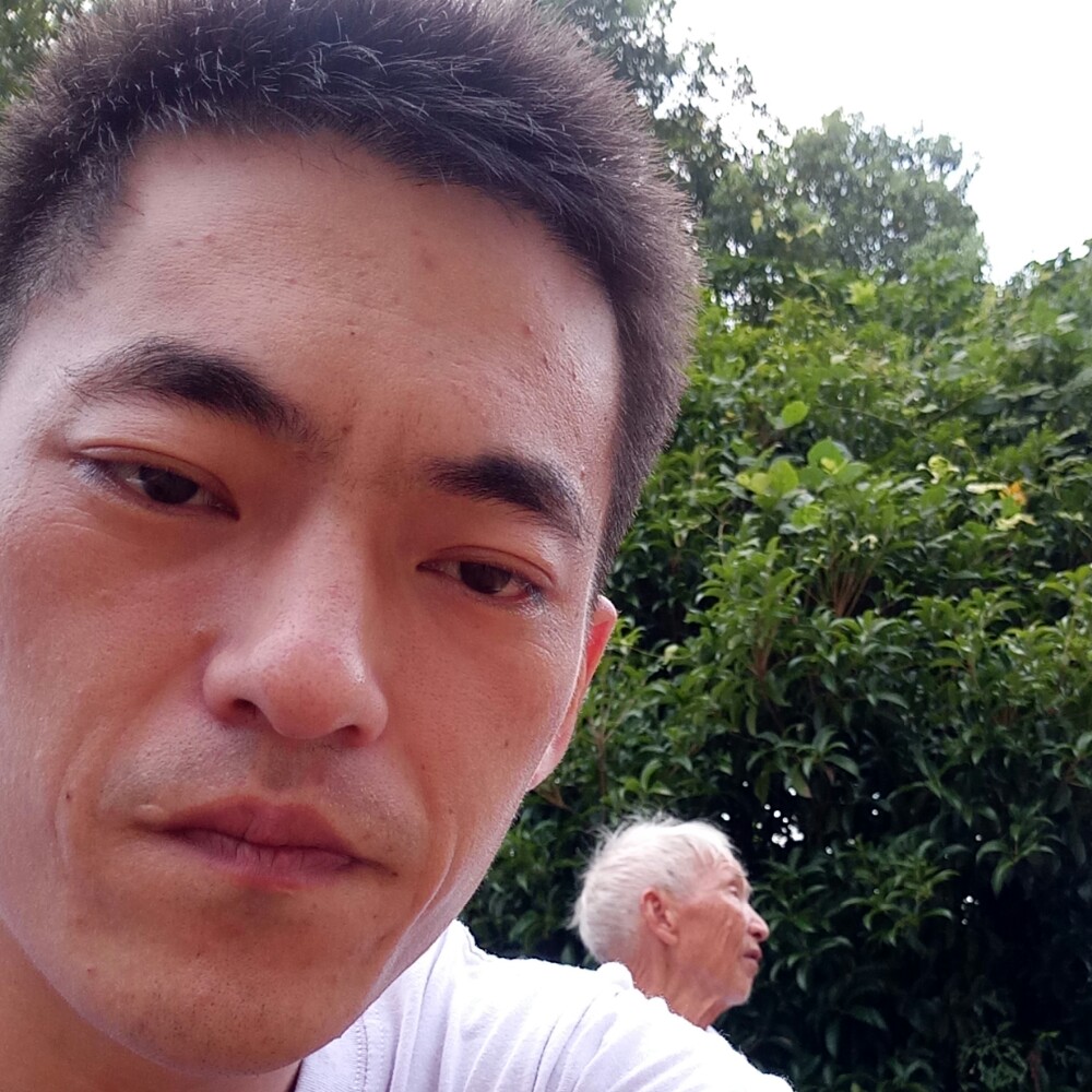 农村孤独小子的照片