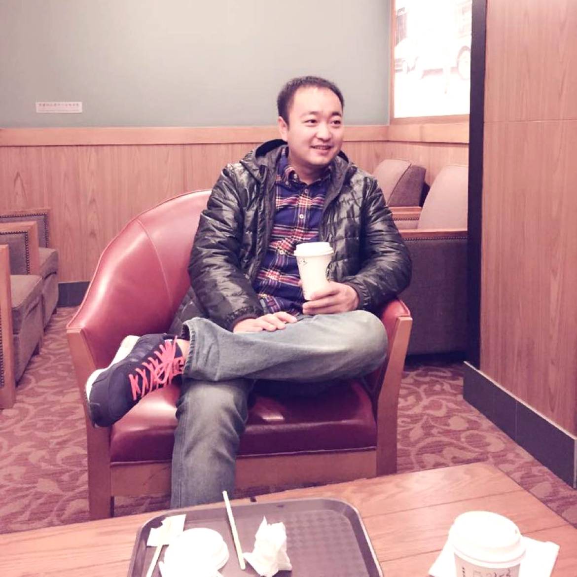 顺心闻香烟的照片