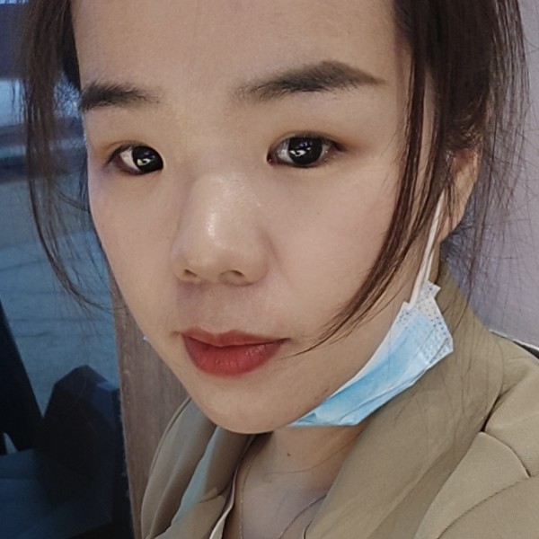 采耳朵的小仙女的照片