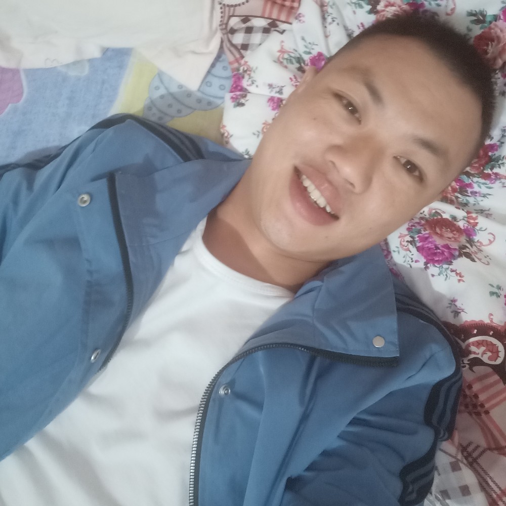 轻  尘的照片