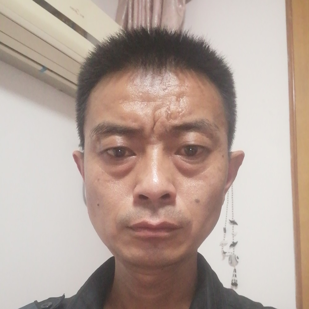家庭幸福和睦的照片