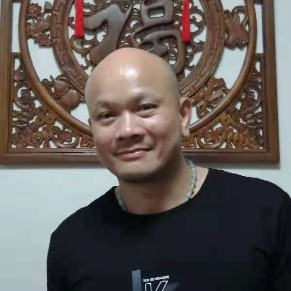 大碗深拥舒服的照片
