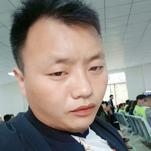 鼻尖的碰触的照片