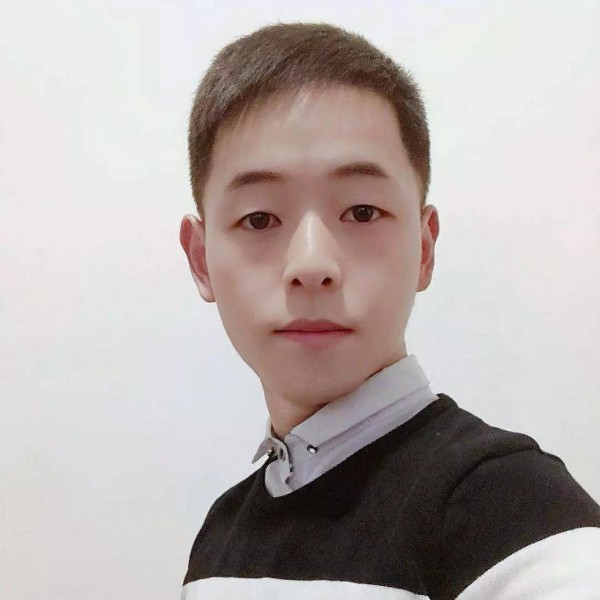 微笑拿回忆的照片