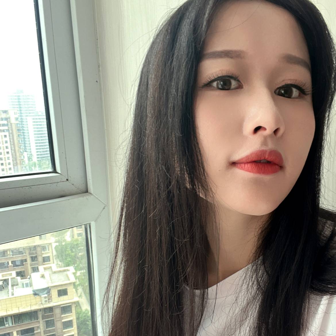 女王笑彼年的照片