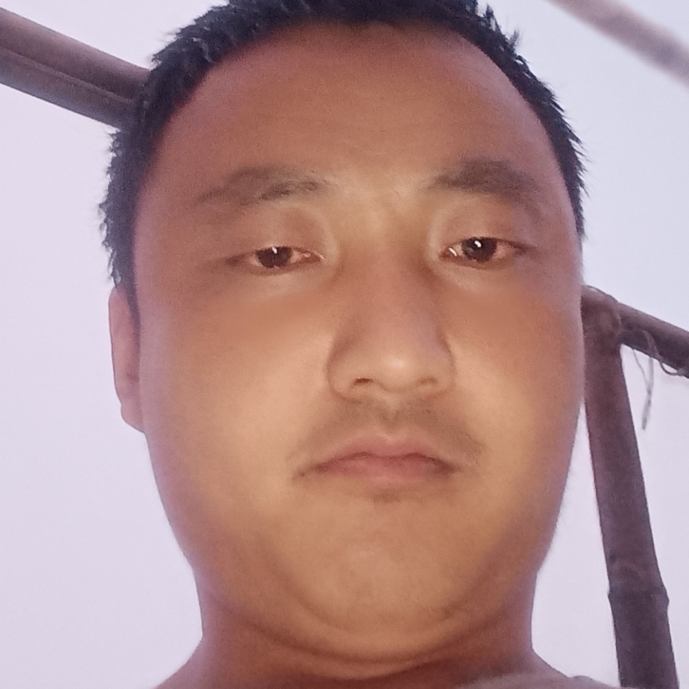初妆浅吻秀丽的照片