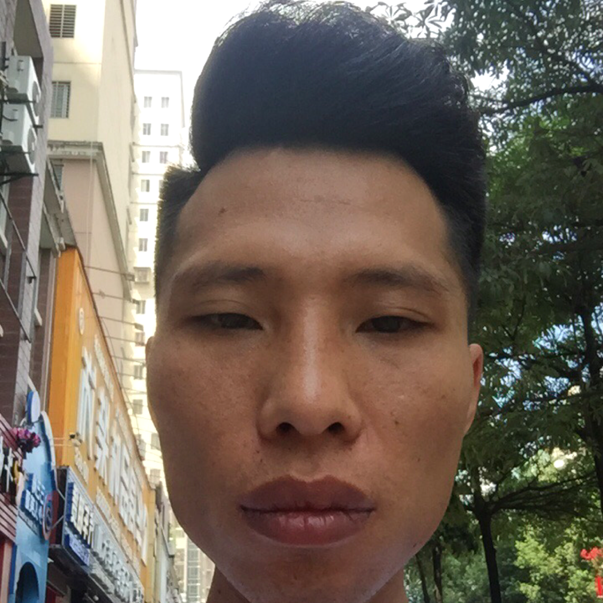 中心笑玩命的照片