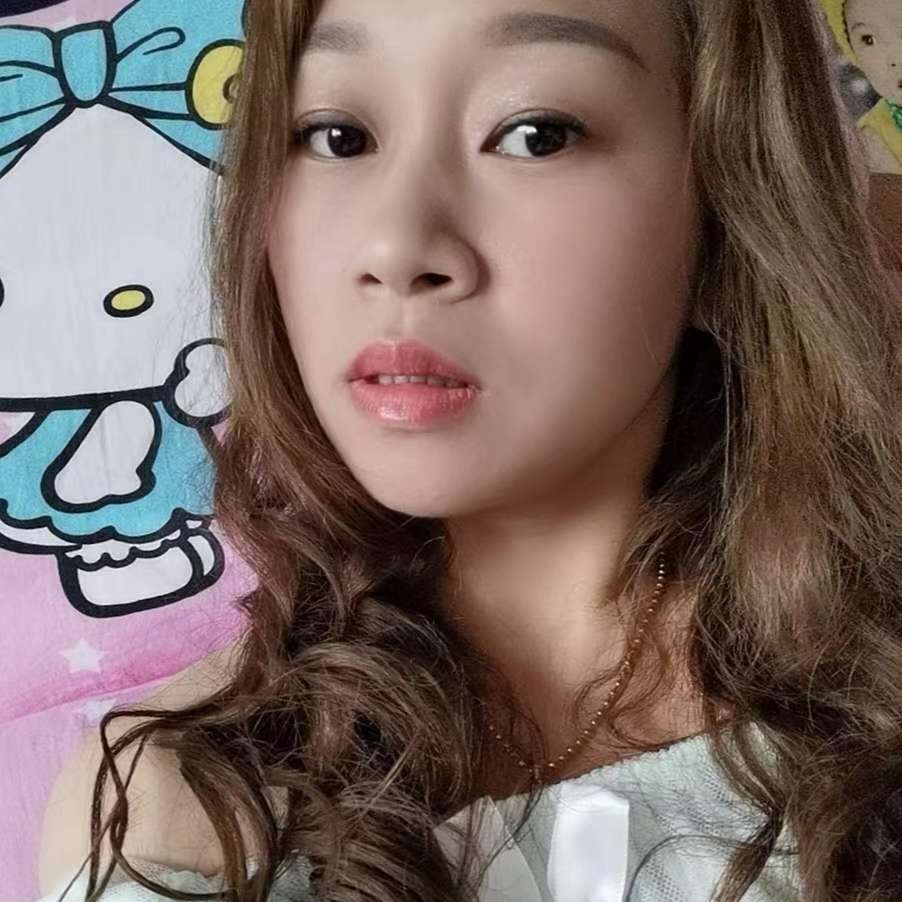 周沫李怡的照片