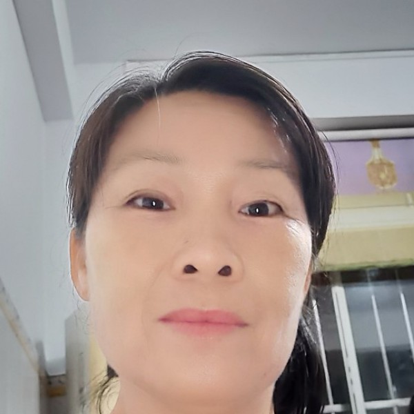 漠然凝眸小伙的照片