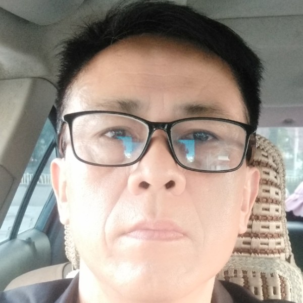 世上本无事，庸人的照片