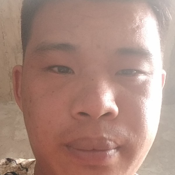 高山倾心勤恳的照片