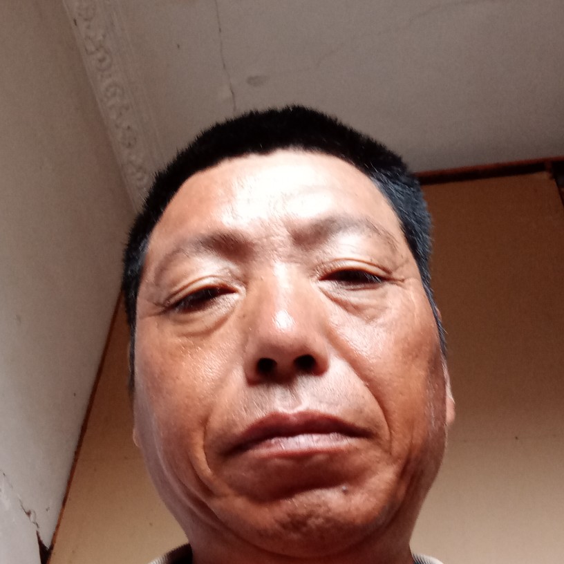 现实相许小伙的照片