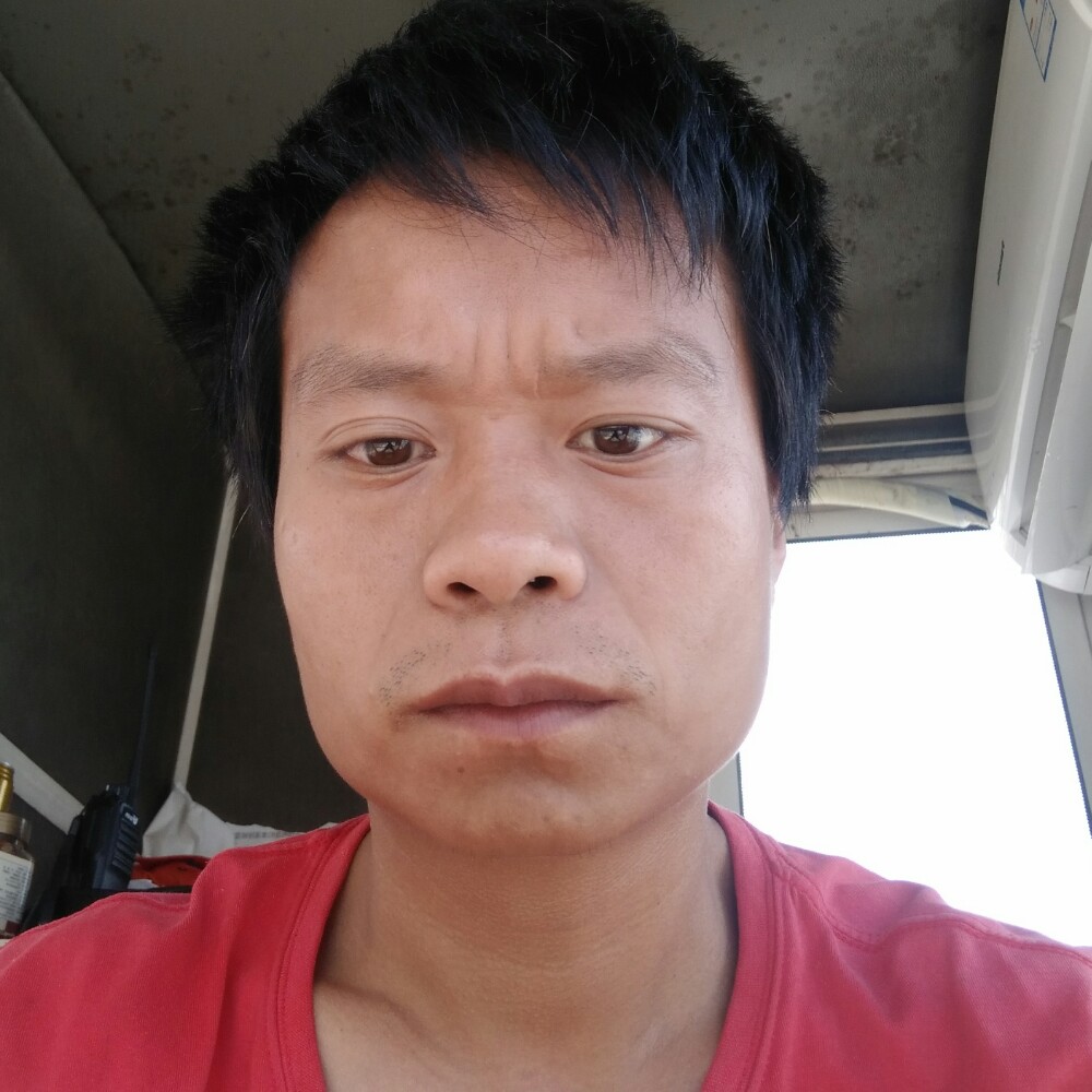 春天凝眸不安的照片